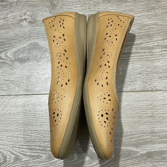 Earth Spirit Gelron 2000 Perforated Ballet Flats Tan 8 - Picture 11 of 14